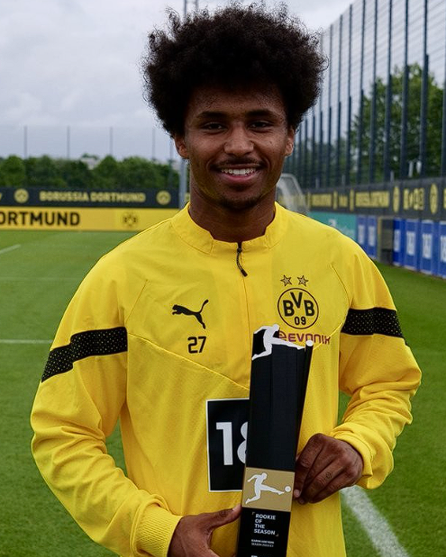 曼联引援受挫：阿德耶米心向阿森纳，自身困境与场外风波交织